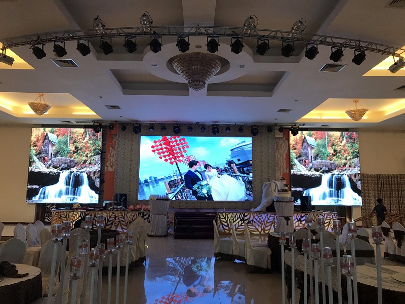 [HCM]Màn hình led P5 trong nhà dùng cho nhà hàng tiệc cưới trung tâm hội nghị -  Kích thước màn hình Rộng 4.48m x cao 2.56m